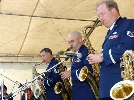 Koncert USAFE Jazz Band před Peklem