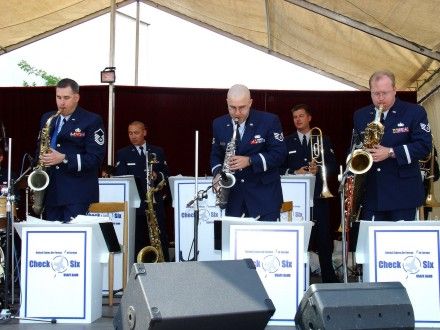 Koncert USAFE Jazz Band před Peklem