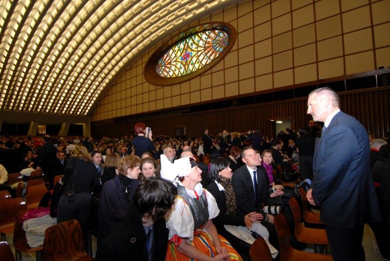 Poslední instrukce před audiencí v hale Pavla VI.