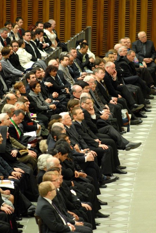 Pohled do první řady, kde sedí zástupci plzeňského regionu