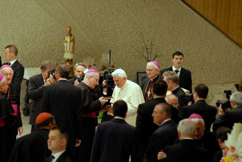 Biskup Radkovský předává papeži Borgské teze