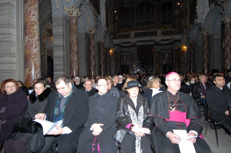 Biskup Radkovský, praneteř kardinála Berana Danuše Brabcová - Kavanová a zástupci plz. delegace