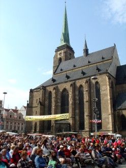 Open scéna na náměstí Republiky v Plzni