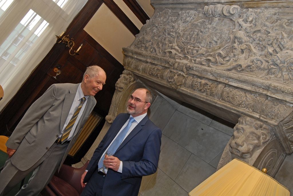 Zrestaurovaný interiér Brummelova domu, který vlastní soukromý majitel, se návštěvníkům po náročné rekonstrukci otevírá poprvé (25.3.2015). Původně jednopatrový dům se sedlovou střechou a historizujícím průčelím byl podle projektu Adolfa Loose přestaven v letech 1927 - 1929. Došlo ke stavební úpravě fasády na jednoduchou, hladkou, dostavena byla nová část domu, v prvním patře následně vznikalo pět místností. Právě interiér tohoto patra Loos řešil dvougeneračně. Podobně jako ostatní z bytových interiérů navržených Adolfem Loosem i Brummelův dům měl složitý osud. Majetkem rodiny byl do roku 1940, kdy přešel do správy německých okupačních úřadů. Po roce 1945 byl dům vrácen původnímu majiteli a zůstal v majetku rodiny do roku 1962. Dále byl ve vlastnictví státu na základě vynuceného darování. Objekt byl navrácen rodině v roce 1991. Rekonstrukci domu podpořilo město Plzeň, Plzeňský kraj i Ministerstvo kultury. Jedním z prvních hostů, kteří se do zrekonstruovaných prostor podívali, byl i primátor Martin Zrzavecký.