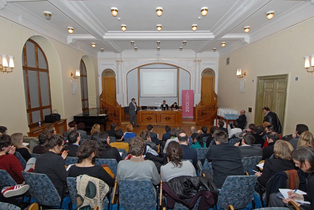 Zkušenosti z oblasti financování a ekonomie, vzdělávání, kultury a sociální sféry předali dnes zástupci správy města francouzským státním zaměstnancům, kteří za studijními účely navštívili Českou republiku. Hlavním tématem semináře byla výměna znalostí a příkladů z praxe. Setkání se uskutečnilo v přednáškovém sále Západočeského muzea v Plzni. (foto: 26.3.2015)