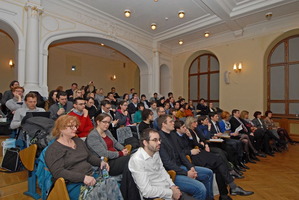Zkušenosti z oblasti financování a ekonomie, vzdělávání, kultury a sociální sféry předali dnes zástupci správy města francouzským státním zaměstnancům, kteří za studijními účely navštívili Českou republiku. Hlavním tématem semináře byla výměna znalostí a příkladů z praxe. Setkání se uskutečnilo v přednáškovém sále Západočeského muzea v Plzni. (foto: 26.3.2015)
