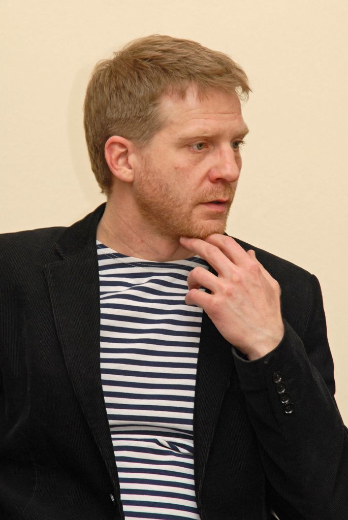 Po skončení jedenáctiletého angažmá v Divadle na Vinohradech a těsně před začátkem nové sezony v Národním divadle si Pavel Batěk zahraje v létě v rodné Plzni. Čeká ho tu role slavného detektiva v komedii Prokletí rodu Baskervillů aneb Pozor zlý pes!, kterou pro festival Divadelní léto pod plzeňským nebem režíruje Petr Svojtka, umělecký šéf Městských divadel pražských. (foto: 10.4.2015)