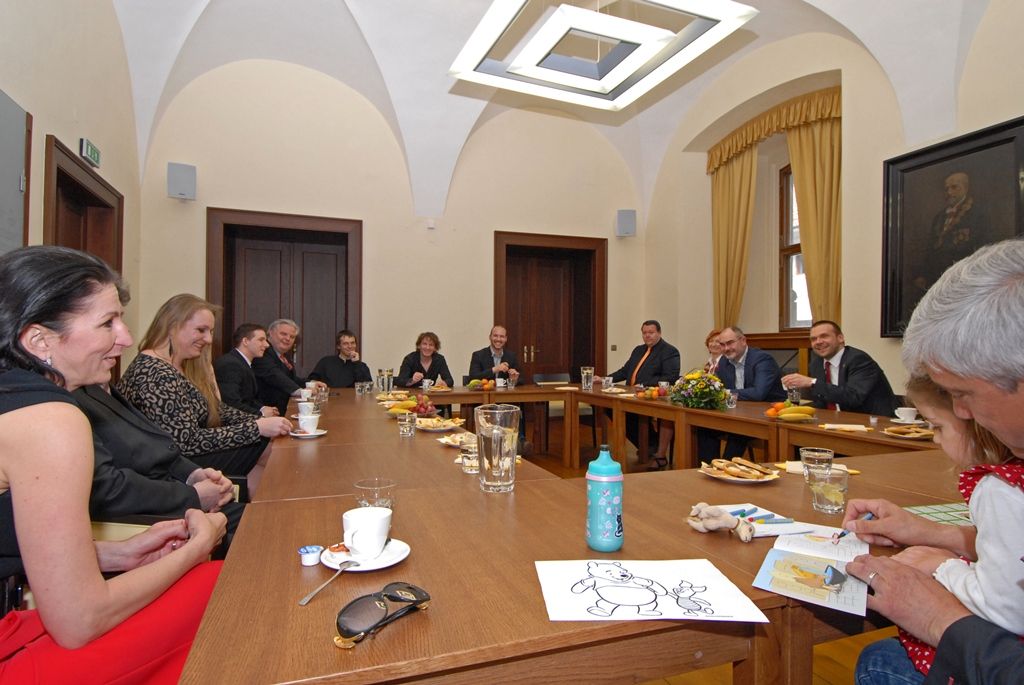 Mimořádného úspěchu dosáhla místní divadla, když v závěru března převzali na scéně Národního divadla v Praze tři plzeňští umělci Ceny Thálie za rok 2014 – Ivana Veberová, Richard Ševčík a Blanka Josephová-Luňáková. (foto. 14.4.2015)