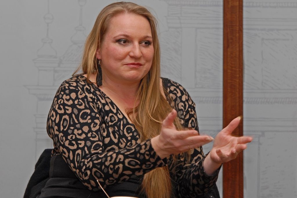 Mimořádného úspěchu dosáhla místní divadla, když v závěru března převzali na scéně Národního divadla v Praze tři plzeňští umělci Ceny Thálie za rok 2014 – Ivana Veberová, Richard Ševčík a Blanka Josephová-Luňáková. (foto. 14.4.2015)