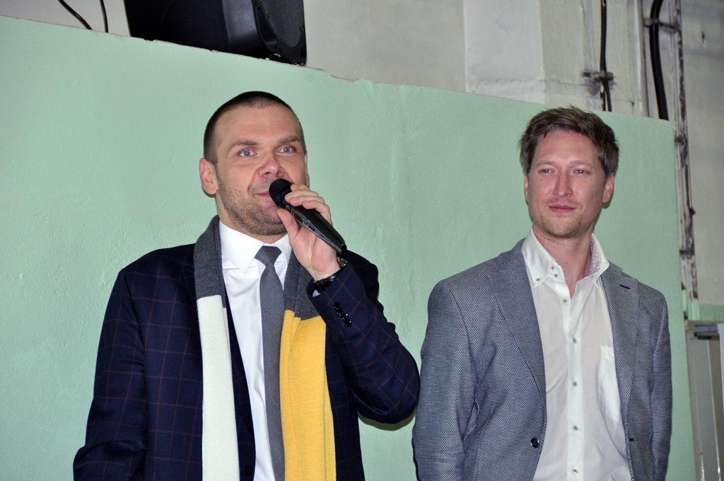 Prostory bývalé vozovny dopravních podniků v Cukrovarské ulici se proměnily v centrum, kde se propojuje kultura a podnikání. Industriální haly v rozsáhlém areálu nově poskytují zázemí nejen pro výstavy a živý program, ale zaměří se také na místo podporující začínající podnikatele a rozvíjející se talenty. Aktuálně zve DEPO2015 na tři výstavy, a sice na monumentální instalace sochaře Čestmíra Sušky, velkou konceptuální výstavu současného designu a také na expozici vytvořenou z rodinných fotografií Plzeňanů. (foto: E. Barborková)