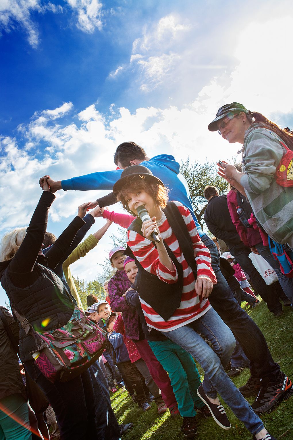 Setkání Plzeňanů u májky v předvečer Slavností svobody (opékání buřtů) / Rodinný den s Rádiem Junior (zábavné představení plné legrace, písniček a her) / Pohled do zákulisí rozhlasového vysílání s moderátory Terezou Rašovou a Jirkou Kohoutem) / Veselé zpívání s Magdou Reifovou (písničkový pořad s oblíbenou hvězdou dětských programů) / Ponožky pana Semtamťuka (koncert multižánrové kapely pro potěchu malých i velkých, malování na obličej, čarodějnická dílna) (foto: M. Chaloupka)