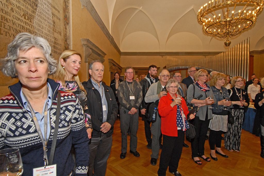 Město Plzeň se u příležitosti oslav ukončení 2. světové války a osvobození od nacistického režimu rozhodlo vydat pamětní medaili. Včerejšího setkání s veterány využili zástupci města k tomu, aby medaili jako výraz poděkování Plzeňanů předali přítomným bývalým příslušníkům 3. americké armády generála Pattona. Symbol díků převzali Alan Buckley, Robert Crooker, James Duncan, Herman Geist, Robert Gilbert, Earl Ingram, Tom Ingram, Marion Kirkham, Harry Lee, Karl Lindquist, Charles Noble, Richard Pieper, Rueben Schaetzel, George Thompson, Norval Williams. Ocenění získali také příslušníci 17. střeleckého praporu z Belgie zařazeného do jednotek 3. americké armády. Jsou jimi Louis Gihoul, Michel Gilain, Hubert Rauw a José Schindfessel.