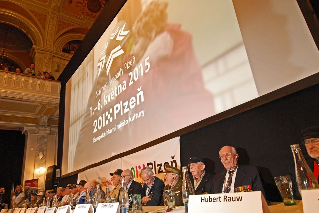 Slavnosti svobody 2015 - Beseda s válečnými veterány byla plná emocí (2.5.)