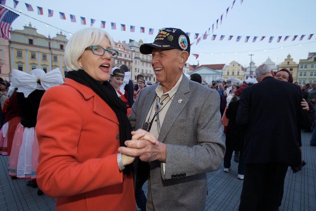 Slavnosti svobody 2015 - Plzeňské náměstí se změnilo ve velký parket (2.5.)