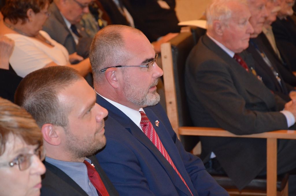 Studentka Církevního gymnázia Plzeň Tereza Kydlíčková se stala laureátkou Ceny Jana Palacha pro rok 2015. Odborná porota nejlépe ohodnotila její úvahu napsanou na téma Ten, kdo nezná historii, bude nucen ji prožít znovu. „Cena je pro mě velice důležitá, vážím si jejích zakladatelů, kteří bojovali za svobodu a měnili naše dějiny. Ve své práci jsem dost často používala prvky z historie. Myslím si, že jsme se dostatečně nepoučili z válečných dob i nacistické okupace a podobné situace jsme znovu zažili v komunistickém režimu,“ zhodnotila svou práci laureátka. (foto: M. Šašek)