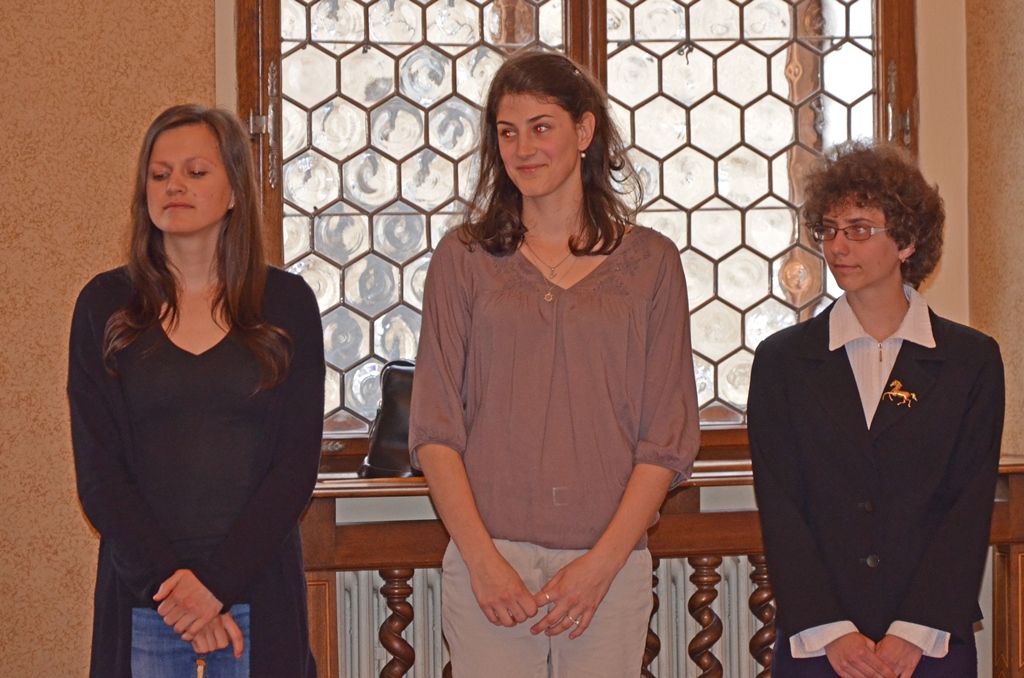 Studentka Církevního gymnázia Plzeň Tereza Kydlíčková se stala laureátkou Ceny Jana Palacha pro rok 2015. Odborná porota nejlépe ohodnotila její úvahu napsanou na téma Ten, kdo nezná historii, bude nucen ji prožít znovu. „Cena je pro mě velice důležitá, vážím si jejích zakladatelů, kteří bojovali za svobodu a měnili naše dějiny. Ve své práci jsem dost často používala prvky z historie. Myslím si, že jsme se dostatečně nepoučili z válečných dob i nacistické okupace a podobné situace jsme znovu zažili v komunistickém režimu,“ zhodnotila svou práci laureátka. (foto: M. Šašek)