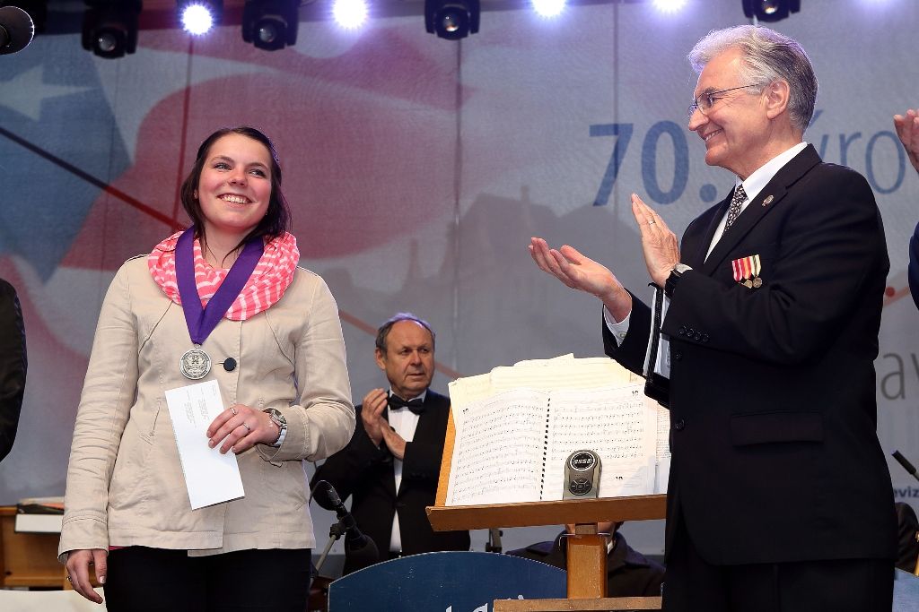 Slavnosti svobody 2015 - Čestné stipendium generála G. S. Pattona získala Alena Vebrová (3.5.)