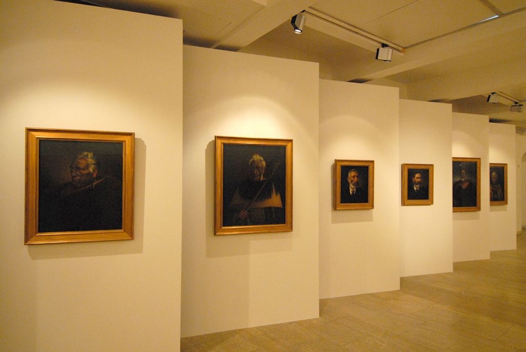 Více jak padesát portrétů novozélandských Maorů si mohou návštěvníci Západočeské galerie v Plzni prohlédnout od 6. května v rámci první retrospektivní výstavy Gottfrieda Lindauera, plzeňského rodáka, který odešel v roce 1874 na Nový Zéland. Díla pocházejí ze sbírek Auckland Art Gallery Toi o Tāmaki, jejíž poradní sbor Haerewa tvořený maorskými vědci a umělci a vyjadřující se ke správě maorského umění dal vůbec poprvé souhlas s tím, aby novozélandský národní poklad opustil zemi svého vzniku. (foto: 4.5.2015)