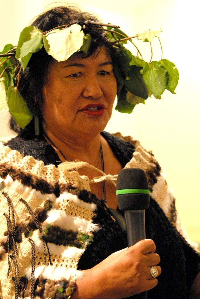 Více jak padesát portrétů novozélandských Maorů si mohou návštěvníci Západočeské galerie v Plzni prohlédnout od 6. května v rámci první retrospektivní výstavy Gottfrieda Lindauera, plzeňského rodáka, který odešel v roce 1874 na Nový Zéland. Díla pocházejí ze sbírek Auckland Art Gallery Toi o Tāmaki, jejíž poradní sbor Haerewa tvořený maorskými vědci a umělci a vyjadřující se ke správě maorského umění dal vůbec poprvé souhlas s tím, aby novozélandský národní poklad opustil zemi svého vzniku. (foto: 4.5.2015)