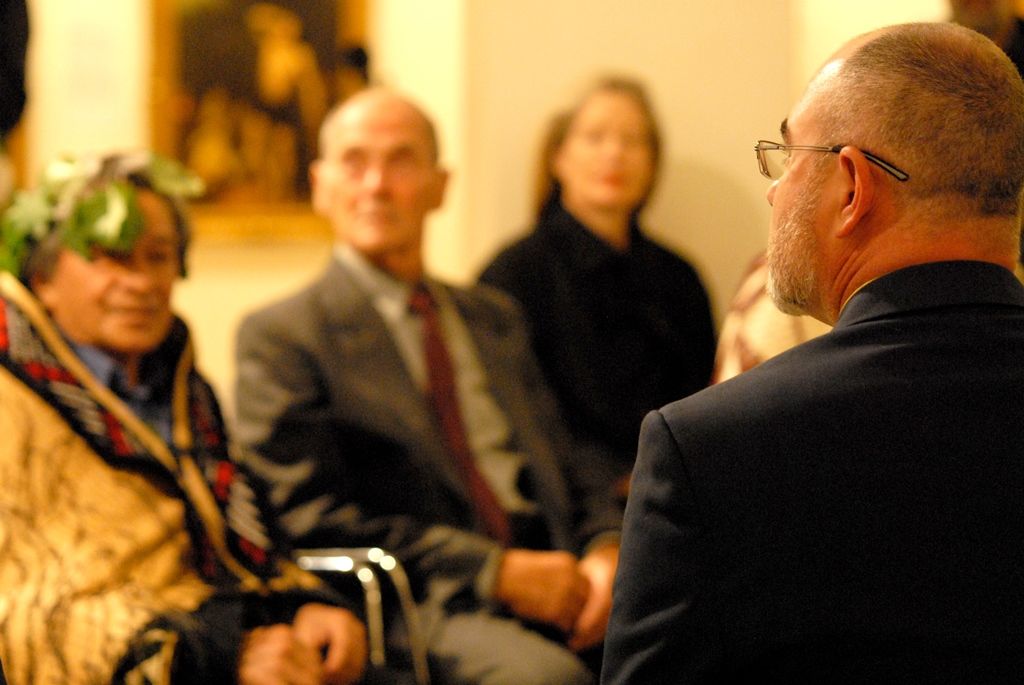 Více jak padesát portrétů novozélandských Maorů si mohou návštěvníci Západočeské galerie v Plzni prohlédnout od 6. května v rámci první retrospektivní výstavy Gottfrieda Lindauera, plzeňského rodáka, který odešel v roce 1874 na Nový Zéland. Díla pocházejí ze sbírek Auckland Art Gallery Toi o Tāmaki, jejíž poradní sbor Haerewa tvořený maorskými vědci a umělci a vyjadřující se ke správě maorského umění dal vůbec poprvé souhlas s tím, aby novozélandský národní poklad opustil zemi svého vzniku. (foto: 4.5.2015)