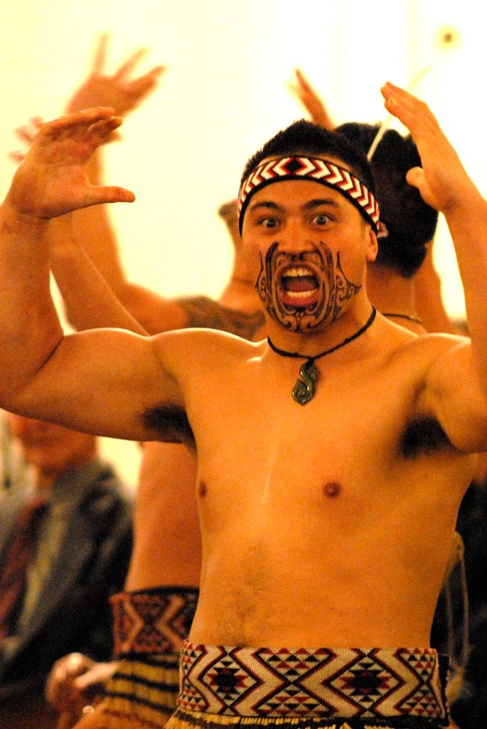 Více jak padesát portrétů novozélandských Maorů si mohou návštěvníci Západočeské galerie v Plzni prohlédnout od 6. května v rámci první retrospektivní výstavy Gottfrieda Lindauera, plzeňského rodáka, který odešel v roce 1874 na Nový Zéland. Díla pocházejí ze sbírek Auckland Art Gallery Toi o Tāmaki, jejíž poradní sbor Haerewa tvořený maorskými vědci a umělci a vyjadřující se ke správě maorského umění dal vůbec poprvé souhlas s tím, aby novozélandský národní poklad opustil zemi svého vzniku. (foto: 4.5.2015)