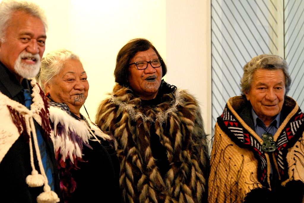 Více jak padesát portrétů novozélandských Maorů si mohou návštěvníci Západočeské galerie v Plzni prohlédnout od 6. května v rámci první retrospektivní výstavy Gottfrieda Lindauera, plzeňského rodáka, který odešel v roce 1874 na Nový Zéland. Díla pocházejí ze sbírek Auckland Art Gallery Toi o Tāmaki, jejíž poradní sbor Haerewa tvořený maorskými vědci a umělci a vyjadřující se ke správě maorského umění dal vůbec poprvé souhlas s tím, aby novozélandský národní poklad opustil zemi svého vzniku. (foto: 4.5.2015)