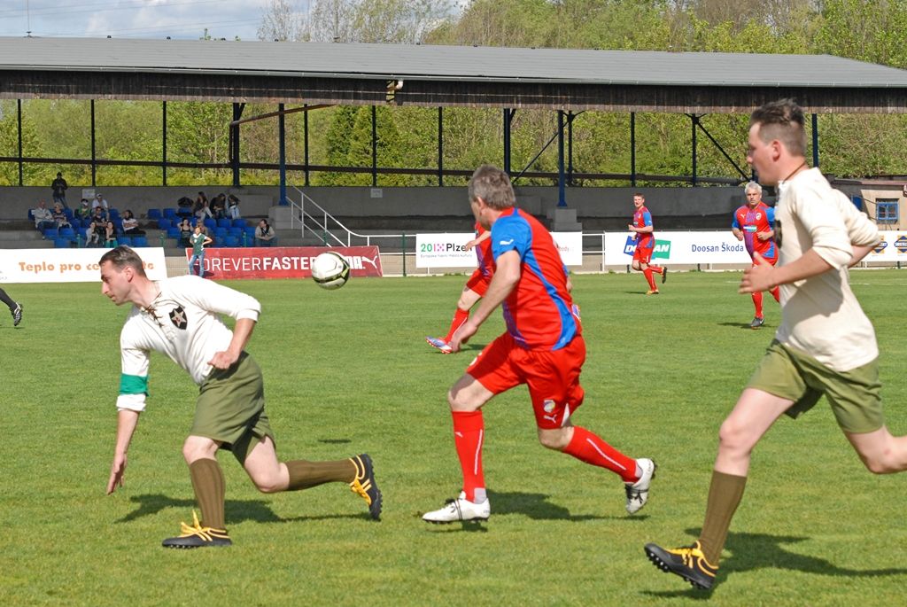 Slavnosti svobody 2015 - Zápas Viktorie a Američanů z května 1945 (4.5.)