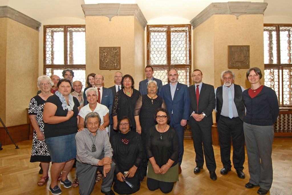 Novozélandská delegace včetně vnuka slavného malíře navštívila radnici