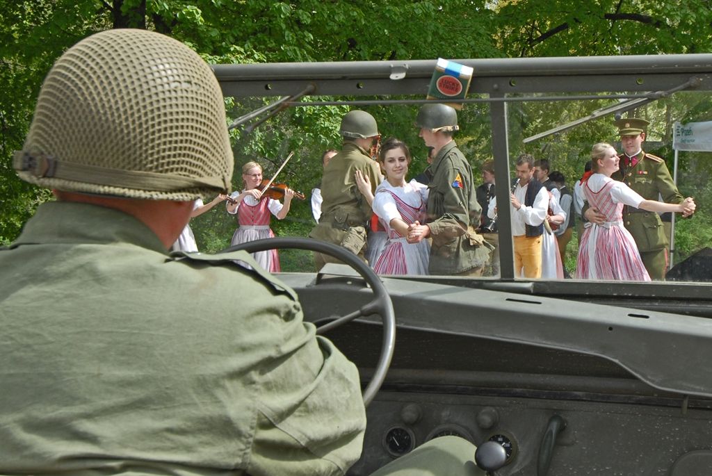 Slavnosti svobody 2015 - Svobodné rozhlasové vysílání si lidé připomněli u soutoku řek Radbuzy a Mže (5.5.)