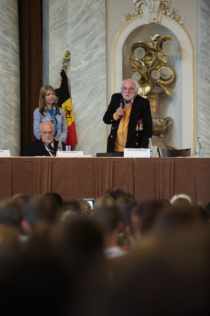 Už druhou besedu absolvovali váleční veteráni v Měšťanské besedě. Pietní akt u památníku Obětem 2. světové války a padlým československým a spojeneckým letcům. A večer patřil swingu ve stylu amerických tančíren, k tanci a poslechu hrál Pilsner Jazz band a Harlemania. (foto: R. Muchka)