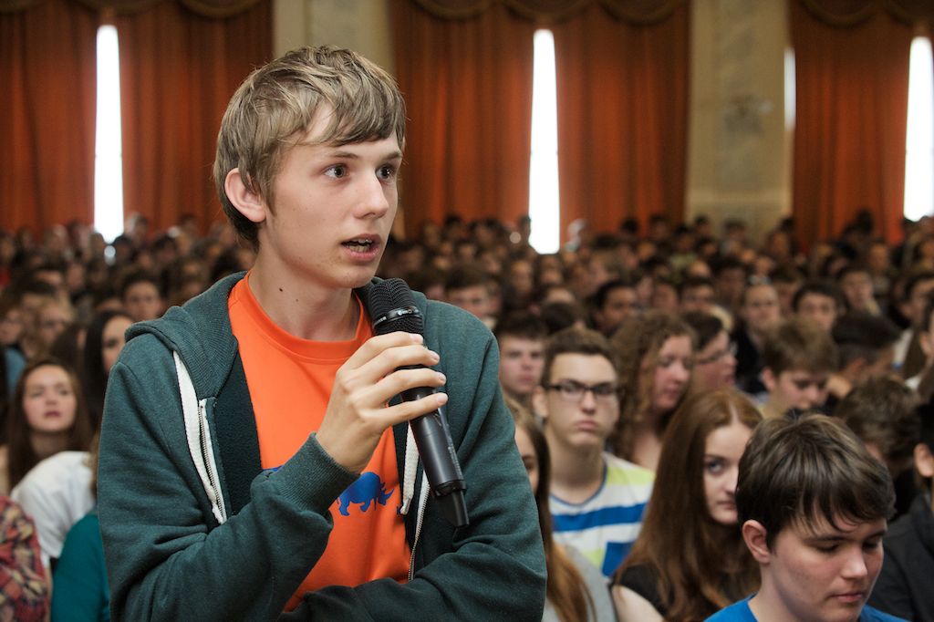 Už druhou besedu absolvovali váleční veteráni v Měšťanské besedě. Pietní akt u památníku Obětem 2. světové války a padlým československým a spojeneckým letcům. A večer patřil swingu ve stylu amerických tančíren, k tanci a poslechu hrál Pilsner Jazz band a Harlemania. (foto: R. Muchka)