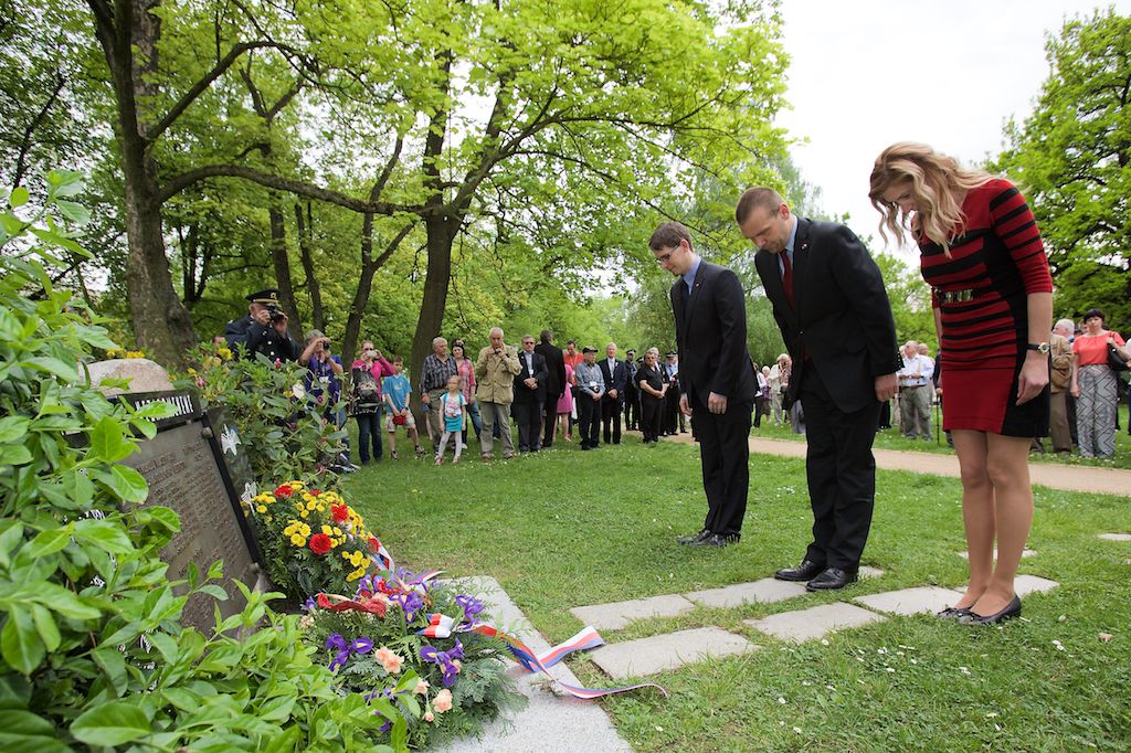 Týdenní oslavy osvobození Plzně americkými a belgickými vojáky v květnu 1945 se blíží ke konci, nabízí ve svém závěru i řadu pietních setkání (náměstí Míru / historická radnice). (foto: R. Muchka / M. Pecuch)