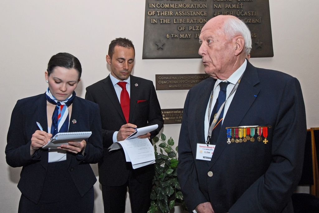 Týdenní oslavy osvobození Plzně americkými a belgickými vojáky v květnu 1945 se blíží ke konci, nabízí ve svém závěru i řadu pietních setkání (náměstí Míru / historická radnice). (foto: R. Muchka / M. Pecuch)