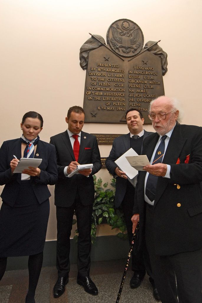 Týdenní oslavy osvobození Plzně americkými a belgickými vojáky v květnu 1945 se blíží ke konci, nabízí ve svém závěru i řadu pietních setkání (náměstí Míru / historická radnice). (foto: R. Muchka / M. Pecuch)
