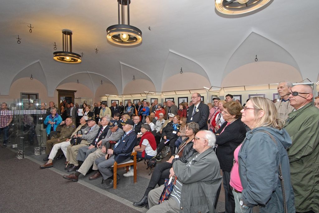 Týdenní oslavy osvobození Plzně americkými a belgickými vojáky v květnu 1945 se blíží ke konci, nabízí ve svém závěru i řadu pietních setkání (náměstí Míru / historická radnice). (foto: R. Muchka / M. Pecuch)