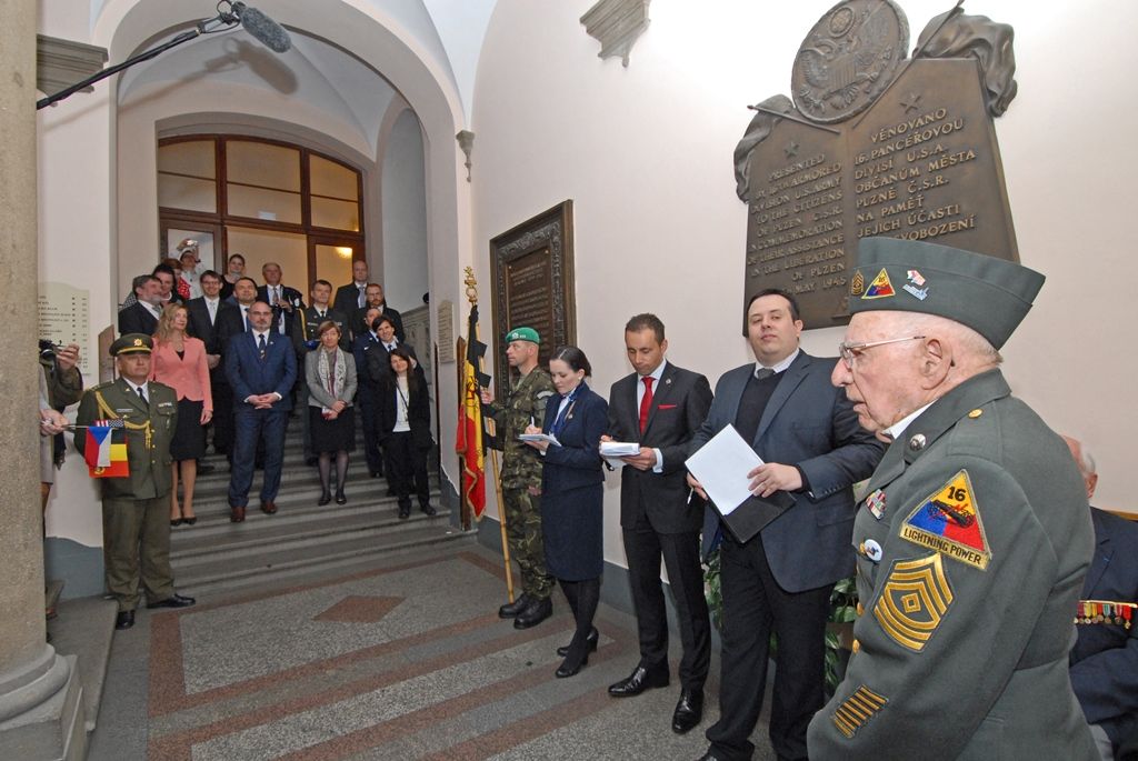 Slavnosti svobody 2015 - Pietní akty na nám. Míru a schodišti histor. radnice (5. a 6.5.)