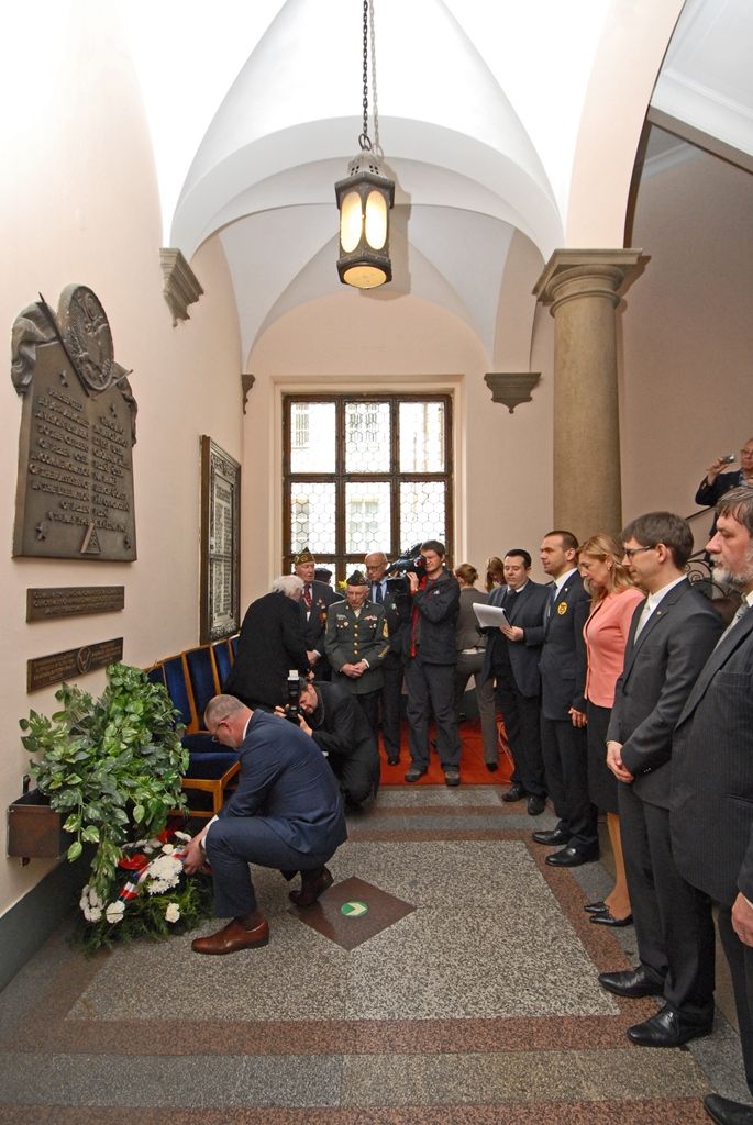 Týdenní oslavy osvobození Plzně americkými a belgickými vojáky v květnu 1945 se blíží ke konci, nabízí ve svém závěru i řadu pietních setkání (náměstí Míru / historická radnice). (foto: R. Muchka / M. Pecuch)