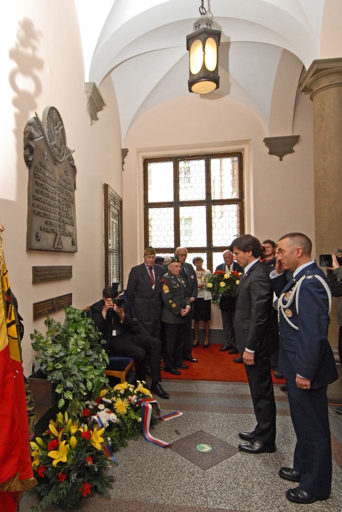 Týdenní oslavy osvobození Plzně americkými a belgickými vojáky v květnu 1945 se blíží ke konci, nabízí ve svém závěru i řadu pietních setkání (náměstí Míru / historická radnice). (foto: R. Muchka / M. Pecuch)