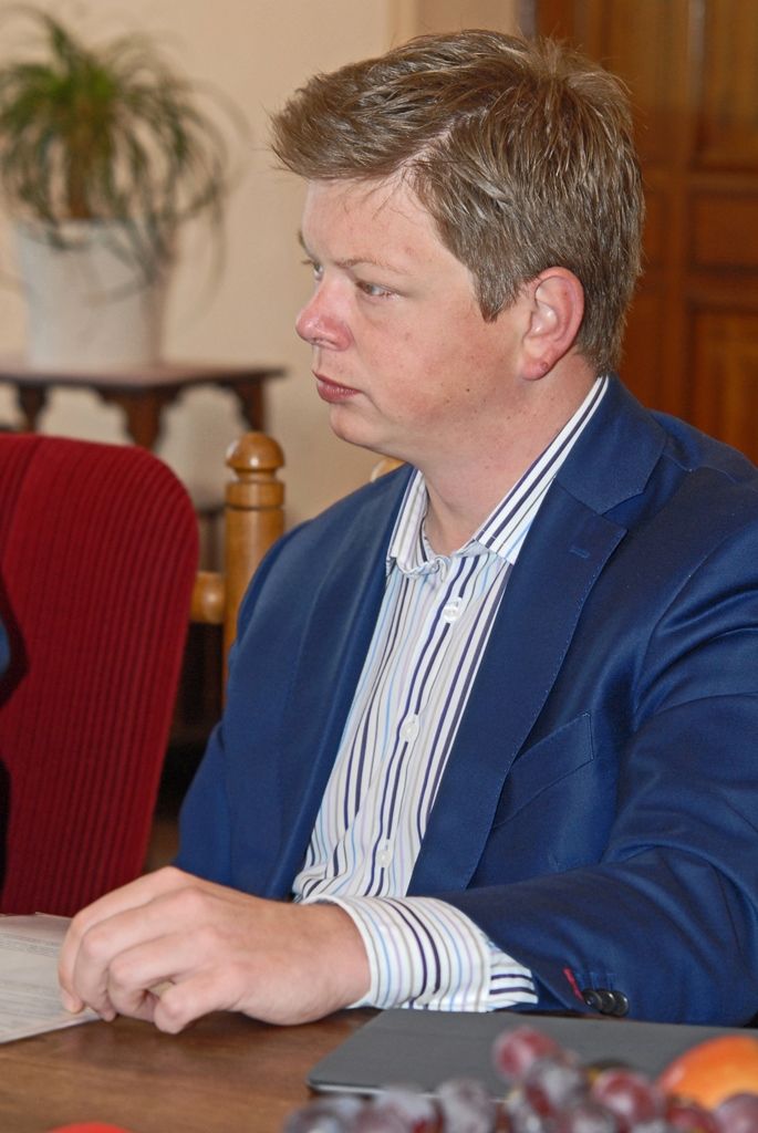 Tématu protipovodňové ochrany města Plzně, možnosti budování vodovodů pro malé obvody za podpory dotací i ochraně řeky Úhlavy jako dosud jediného zdroje vody pro Plzeň se dnes (7.5.2015) na setkání s ministrem zemědělství Marianem Jurečkou věnovali primátor města Martin Zrzavecký a jeho náměstci Petr Náhlík a Pavel Šindelář.