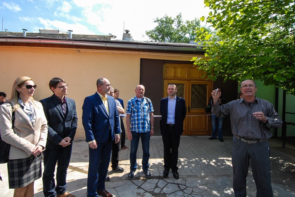 Novou expozici s nejjedovatějšími hady světa otevřela dnes plzeňská zoo. Opravou terárií z let 1963 a 1964 v Tropickém pavilonu přináší pohled na 12 druhů jedovatých hadů čtyř kontinentů, a sice Afriky, Austrálie, Asie a Ameriky. (foto: 29.5.2015)