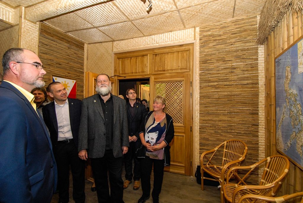 Novou expozici s nejjedovatějšími hady světa otevřela dnes plzeňská zoo. Opravou terárií z let 1963 a 1964 v Tropickém pavilonu přináší pohled na 12 druhů jedovatých hadů čtyř kontinentů, a sice Afriky, Austrálie, Asie a Ameriky. (foto: 29.5.2015)
