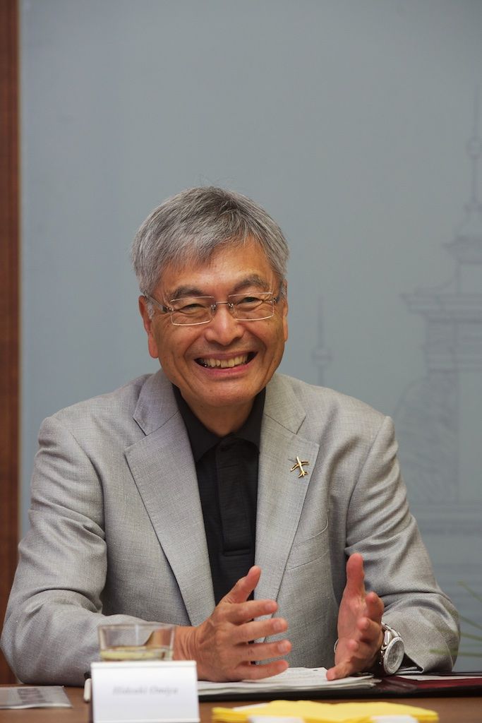 Představitele EU-Japan Fest Committee v čele s předsedou Hideaki Omiyem, jenž je zároveň prezidentem Mitsubishi Heavy Industries, přijal v neděli na radnici primátor města Martin Zrzavecký. Výbor této japonské nevládní organizace, jež podporuje mezinárodní spolupráci na poli kultury, už přes 20 let spolupracuje se zástupci projektu Evropské hlavní město kultury. Podporuje kulturní výměnu a spolupráci evropských a japonských umělců, pořadatelů a festivalů a zapojuje se do programu, podporu přitom čerpá z privátních zdrojů od největších japonských společností. Plzeň, která je letos spolu s belgickým Monsem nositelem titulu Evropské hlavní město kultury, nabídne po celý rok desítky akcí, na nichž se představí řada vynikajících japonských umělců. (foto: 7.6.2015, R. Muchka)