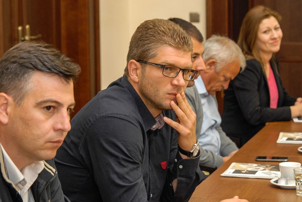 O systém evropských dotací, a hlavně přímo o zkušenosti Plzně s jejich čerpáním, se dnes (10.6.2015) na radnici zajímali primátoři a starostové několika srbských měst, jejichž země usiluje o vstup do Evropské unie. Delegaci představitelů lokální srbské samosprávy přijal primátor Plzně Martin Zrzavecký spolu s ekonomickým náměstkem Pavlem Kotasem. Přítomen byl i ředitel Útvaru koordinace evropských projektů města Plzně (ÚKEP) Erich Beneš a také ředitel společnosti Plzeň 2015 Jiří Suchánek.