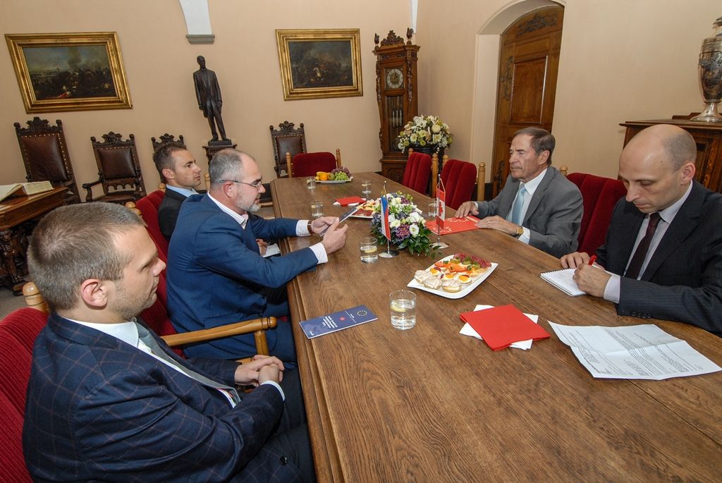 Kanadský velvyslanec navrhl dlouhodobou spolupráci mezi oběma zeměmi