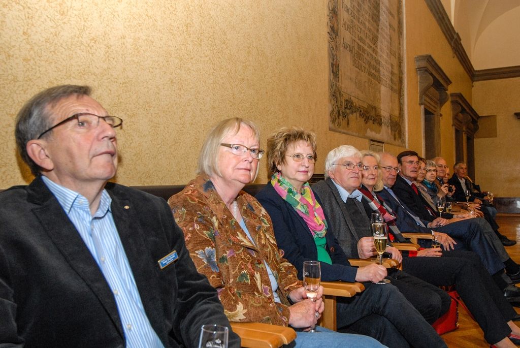 Zástupce plzeňského Rotary klubu a jejich zahraniční hosty uvítal dnes (19.6.2015) na plzeňské radnici ekonomický náměstek primátora Pavel Kotas. Přijetí se uskutečnilo u příležitosti 25. Mezinárodního setkání Rotary klubů, které se koná od 17. do 21. června v Plzni. „Jsem rád, že Vám mohu touto cestou poděkovat za Vaši charitativní činnost, kterou projevujete také na území města Plzně. Jako příklad si dovoluji uvést spolupráci se školou pro sluchově postiženou mládež, pomoc po povodních v roce 2002 nebo péči o dětský domov,“ řekl přítomným Pavel Kotas.
