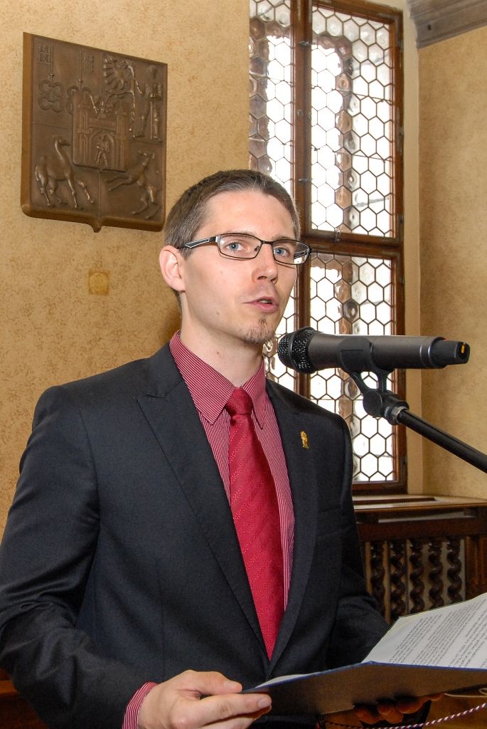 Zástupce plzeňského Rotary klubu a jejich zahraniční hosty uvítal dnes (19.6.2015) na plzeňské radnici ekonomický náměstek primátora Pavel Kotas. Přijetí se uskutečnilo u příležitosti 25. Mezinárodního setkání Rotary klubů, které se koná od 17. do 21. června v Plzni. „Jsem rád, že Vám mohu touto cestou poděkovat za Vaši charitativní činnost, kterou projevujete také na území města Plzně. Jako příklad si dovoluji uvést spolupráci se školou pro sluchově postiženou mládež, pomoc po povodních v roce 2002 nebo péči o dětský domov,“ řekl přítomným Pavel Kotas.