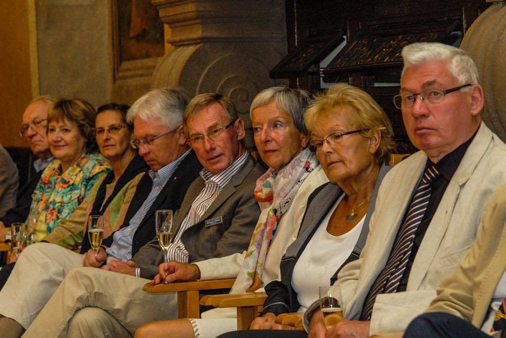 Zástupce plzeňského Rotary klubu a jejich zahraniční hosty uvítal dnes (19.6.2015) na plzeňské radnici ekonomický náměstek primátora Pavel Kotas. Přijetí se uskutečnilo u příležitosti 25. Mezinárodního setkání Rotary klubů, které se koná od 17. do 21. června v Plzni. „Jsem rád, že Vám mohu touto cestou poděkovat za Vaši charitativní činnost, kterou projevujete také na území města Plzně. Jako příklad si dovoluji uvést spolupráci se školou pro sluchově postiženou mládež, pomoc po povodních v roce 2002 nebo péči o dětský domov,“ řekl přítomným Pavel Kotas.