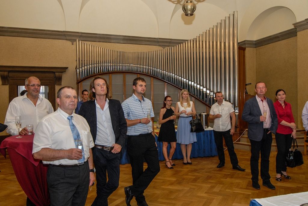 Zástupci vedení plzeňské radnice se sešli se členy Okresní hospodářské komory Plzeňsko. Šlo o tradiční setkání, které se každoročně koná v prostorách historické budovy radnice. Přítomní schůzku využili k diskuzi o tématech a problémech, které jednotliví členové zaznamenávají během svých aktivit, a snažili se najít jejich vhodné řešení. (foto: 30.6.2015)