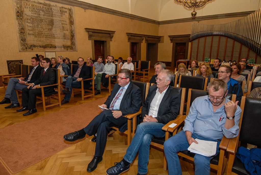 Projekt Plzně - Evropského hlavního města kultury byl hlavním tématem při středečním (29.7.2015) přijetí poslanců Bavorského zemského sněmu Volkmara Halbleiba a Hans-Ulricha Pfaffmanna na radnici v Plzni. S politiky i jejich spolupracovníky se setkal ekonomický náměstek primátora Pavel Kotas a ředitel společnosti Plzeň 2015 Jiří Suchánek.