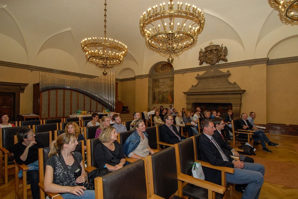 Projekt Plzně - Evropského hlavního města kultury byl hlavním tématem při středečním (29.7.2015) přijetí poslanců Bavorského zemského sněmu Volkmara Halbleiba a Hans-Ulricha Pfaffmanna na radnici v Plzni. S politiky i jejich spolupracovníky se setkal ekonomický náměstek primátora Pavel Kotas a ředitel společnosti Plzeň 2015 Jiří Suchánek.